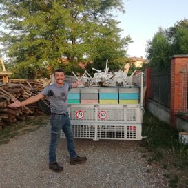 Rimorchio carico di api per la trasferta Tadààààààà