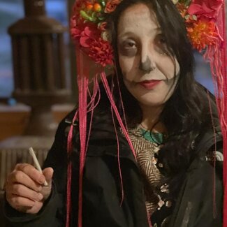 Sara nei panni di una Zombie