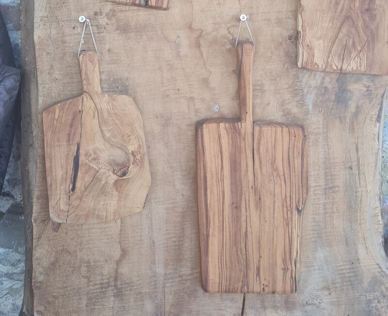 tagliere-artigianale-in-legno-di-ulivo