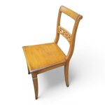 sedia-classica-con-fondo-in-legno-e-schienale-traforato