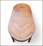 tavolo-ovale-allungabile-con-prolunghe-interne-e-piano-intarsiato