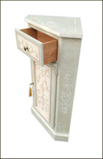 angoliera-dipinta-in-stile-provenzale-realizzabile-su-misura