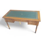 scrivania-con-piano-in-cuoio-verde