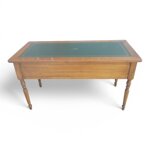 scrivania-con-piano-in-cuoio-verde