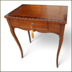 tavolino-sagomato-in-stile-direttorio