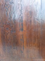 tavolo-quadrato-allungabile-con-piano-intarsiato