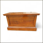 raffinata-cassapanca-con-intarsio-in-ciliegio