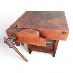 vecchio-banco-da-falegname-con-doppia-morsa