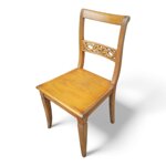 sedia-classica-con-fondo-in-legno-e-schienale-traforato