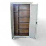 armadio-dispensa-porta-scope-laccato-decorato