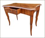 scrittoio-classico-con-piano-sagomato-e-intarsio
