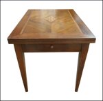 tavolo-artigianale-in-stile-antico-con-piano-intarsiato