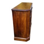 credenza-due-ante-scantonata-realizzata-in-tiglio-massello