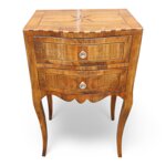 comodino-lastronato-a-mano-con-piano-intarsiato