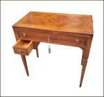 scrittoio-poco-profondo-con-piano-intarsiato-in-noce