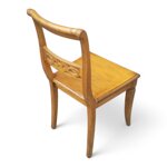 sedia-classica-con-fondo-in-legno-e-schienale-traforato