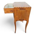 comodino-lastronato-a-mano-con-piano-intarsiato