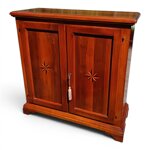 scarpiera-artigianale-su-misura-con-antine-intarsiate-realizzata-in-noce-massello