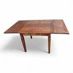 tavolo-quadrato-allungabile-con-piano-intarsiato