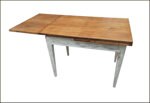 tavolo-da-cucina-allungabile-realizzato-abete-spazzolato-e-laccato-a-vecchio