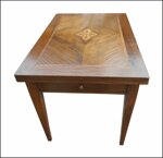 tavolo-artigianale-in-stile-antico-con-piano-intarsiato