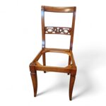 sedia-classica-con-schienale-intagliato