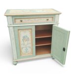 credenza-provenzale-dipinta-a-mano-con-motivi-floreali