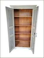 armadio-dispensa-due-ante-dipinto-e-decorato-a-mano