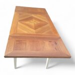 tavolo-classico-con-piano-in-noce-e-basa-laccata-a-mano-a-vecchio