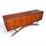 credenza-porta-tv-di-manifattura-moderna-in-stile-meta-900-con-ante-scorrevoli-intarsiate