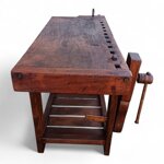 vecchio-banco-da-falegname-con-doppia-morsa