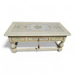 tavolino-da-salotto-dipinto-con-motivi-floreali