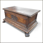baule-settecentesco-con-pannello-intagliato