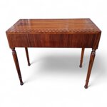 scrittoio-lastronato-ed-intarsiato-con-gamba-tornita