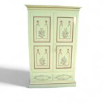 armadio-dipinto-a-mano-con-motivi-floreali