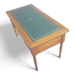 scrivania-con-piano-in-cuoio-verde