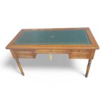 scrivania-con-piano-in-cuoio-verde