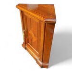 angoliera-cantonale-con-pannello-intarsiato