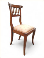elegante-sedia-in-noce-con-seduta-in-stoffa