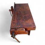 vecchio-banco-da-falegname-con-doppia-morsa