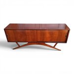 credenza-porta-tv-di-manifattura-moderna-in-stile-meta-900-con-ante-scorrevoli-intarsiate