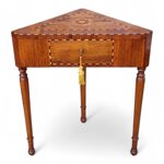 tavolino-ad-angolo-con-piano-intarsiato