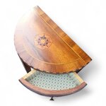 piccola-consolle-da-ingresso-demilune-con-intarsio