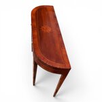 consolle-da-ingresso-classica-curvata-con-piano-intarsiato