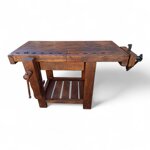 vecchio-banco-da-falegname-con-doppia-morsa