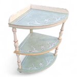 angoliera-cantonale-a-giorno-dipinta-e-decorata-a-mano