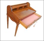 scrittoio-da-camera-con-serrandina-a-rullo-e-piano-in-pelle