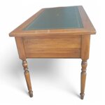 scrivania-con-piano-in-cuoio-verde