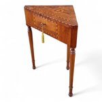 tavolino-ad-angolo-con-piano-intarsiato