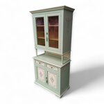 credenza-con-alzata-provenzale-dipinta-a-mano-con-motivi-floreali